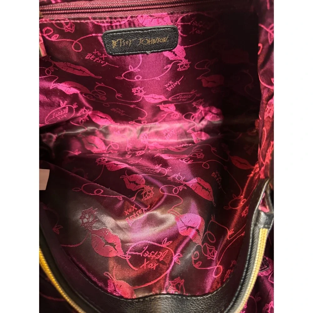 Betsey Johnson Cream Quilted Heart Tote Bag with Large Black Bow Gold Hardware - Picture 5 of 9